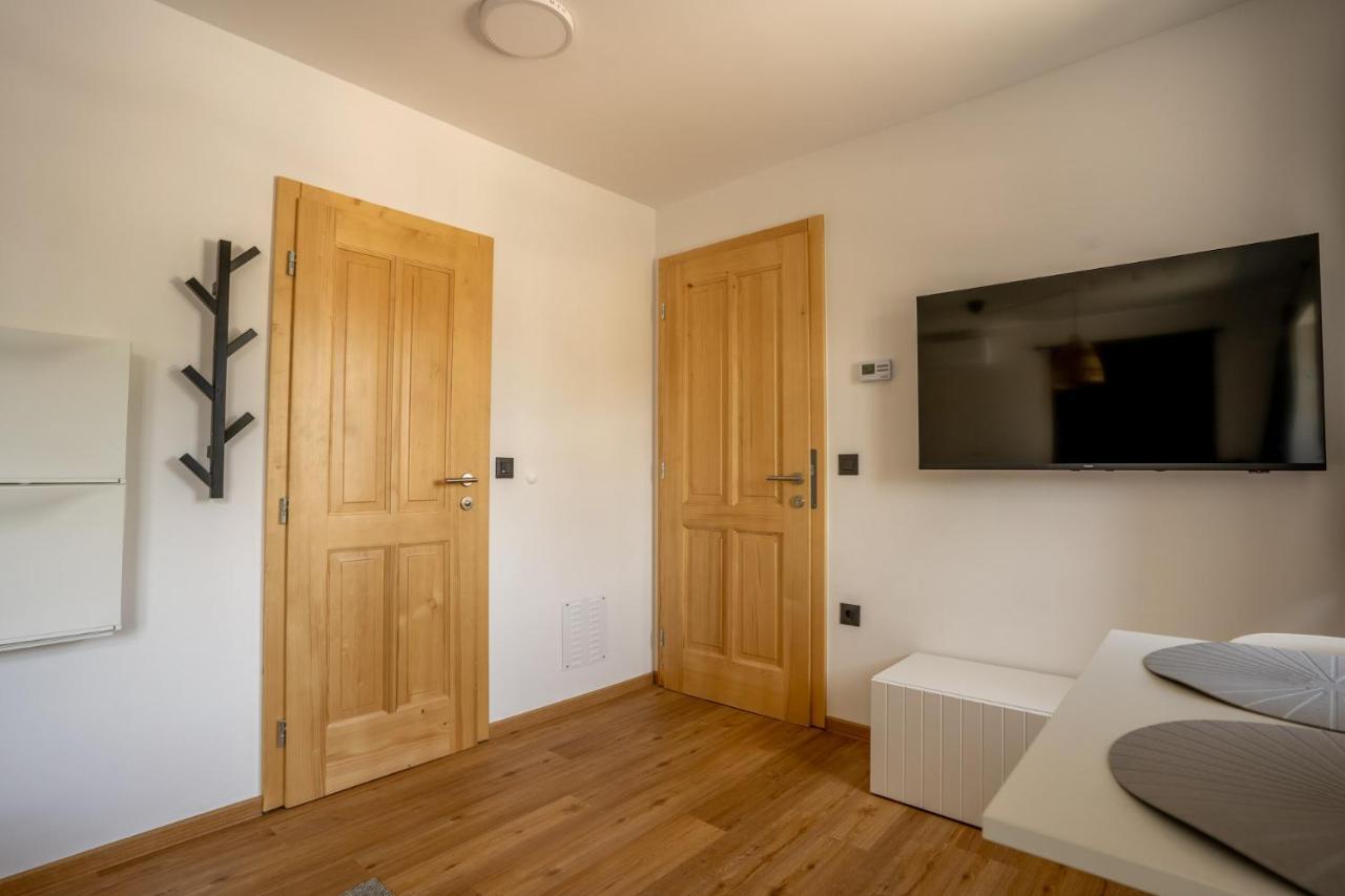 Corner House Apartments Near Lake Bled ราโดว์ลิตซา ภายนอก รูปภาพ