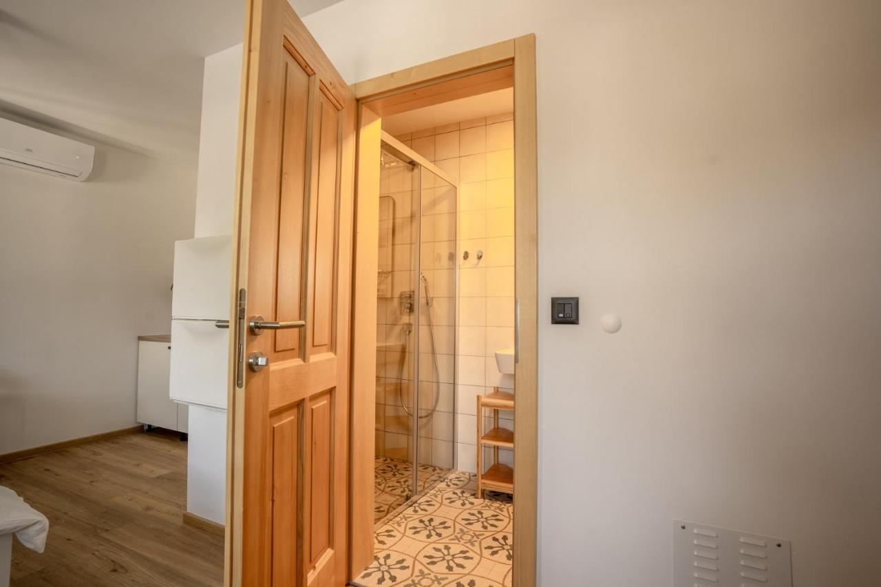 Corner House Apartments Near Lake Bled ราโดว์ลิตซา ภายนอก รูปภาพ